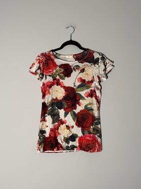 Gaze USA Floral Short Sleeve Scoop Neck Top in Cream and Red